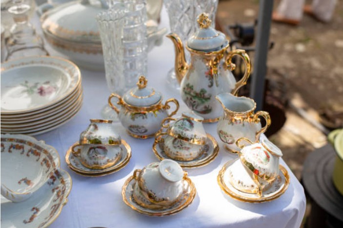 Estate Sales tea set with gold trim